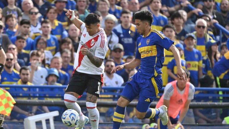 perlas-del-superclasico:-una-amonestacion-record-y-el-cruce-de-chiquito-romero-con-los-hinchas