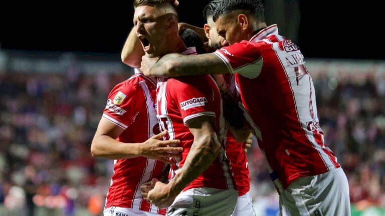 union-gano-en-el-final-y-sigue-muy-cerca-de-la-cima