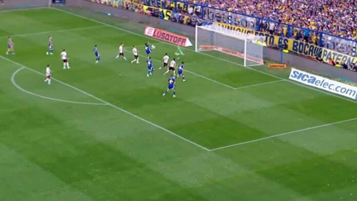 la-jugada-mas-polemica-del-superclasico:-el-empate-de-boca-que-anulo-el-var