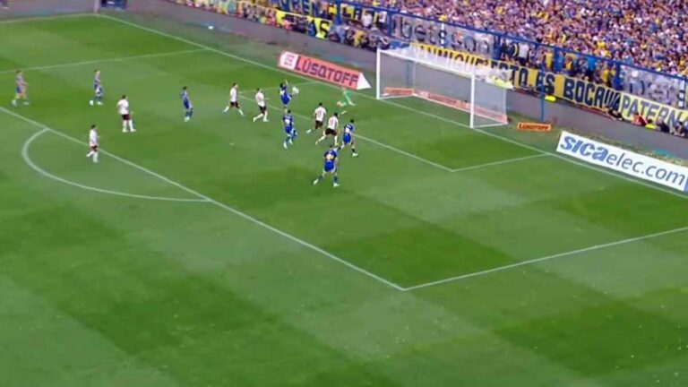 la-jugada-mas-polemica-del-superclasico:-el-empate-de-boca-que-anulo-el-var