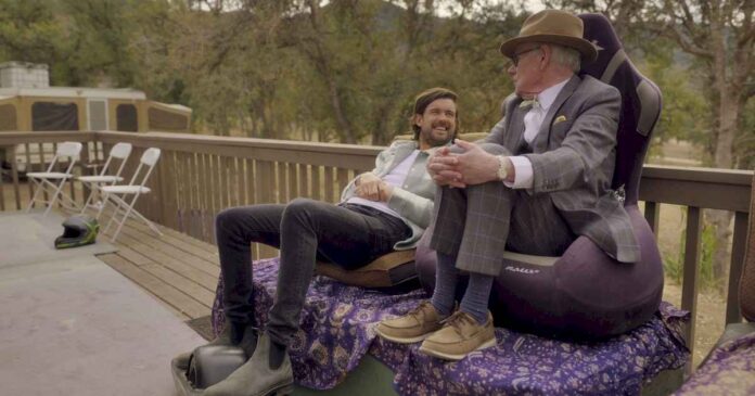 el-documental-«jack-whitehall:-fatherhood-with-my-father»-muestra-las-charlas-del-exitoso-comediante-(papa-primerizo)-con-su-propio-padre,-y-a-veces-causan-gracia-y-a-veces-no