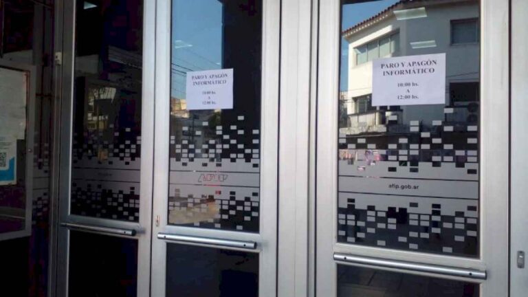 trabajadores-de-afip-realizan-medidas-de-protesta-tras-la-disolucion-del-organismo