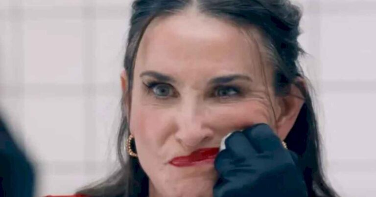 el-terror-sin-maquillaje:-la-sustancia-se-estrena-en-streaming-este-halloween