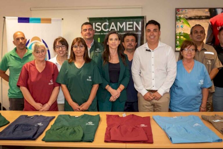 el-gobierno-de-mendoza-entrega-indumentaria-producida-en-establecimientos-penales