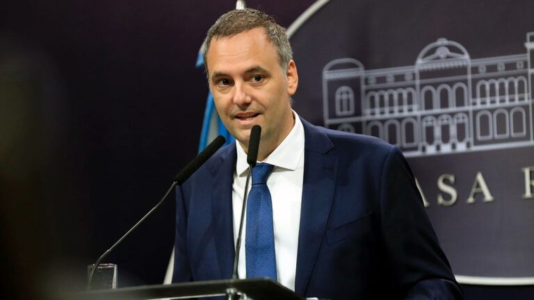 Manuel Adorni, sobre el paro nacional de la CGT: «Viven de la extorsión y el apriete…»