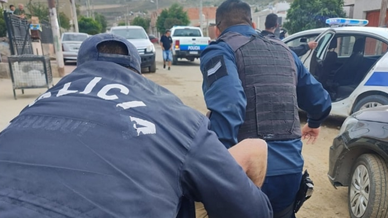 Detienen a un hombre tras amenazar a una mujer y ser perseguido por la víctima