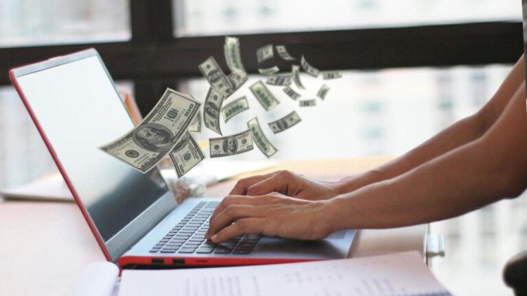 Dólar minuto a minuto: a cuánto cerró el oficial y el blue este lunes 14 de abril