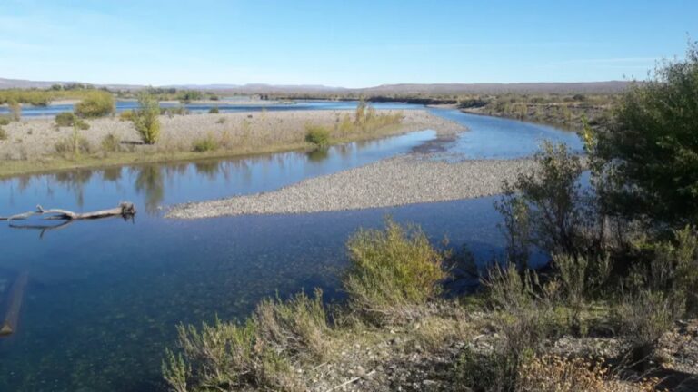 Dos pescadores quedaron varados y pasaron la noche en una isla tras la crecida del agua