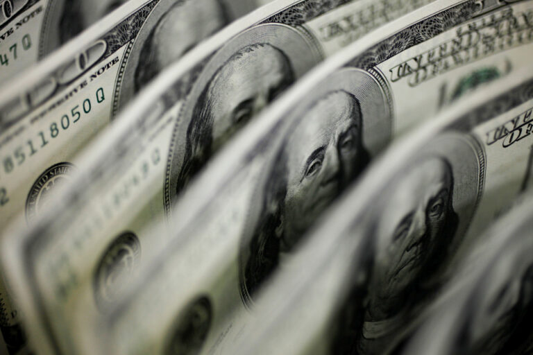 Dólar blue, dólar hoy: a cuánto cotizan el viernes 18 de abril de 2025