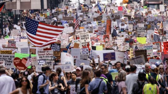 Mas protestas contra Trump en EE.UU. por sus políticas contra la democracia y los inmigrantes