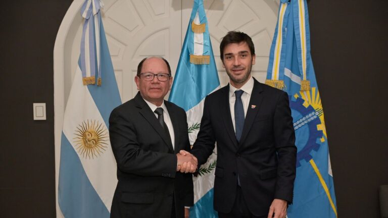 Torres recibió al embajador de Guatemala