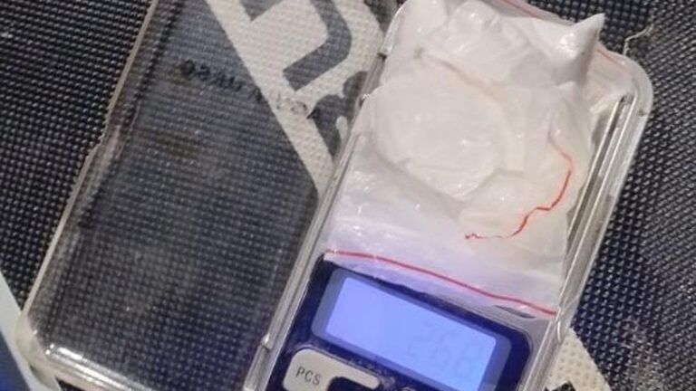 Detienen a un hombre con cocaína y arma tras intento de fuga