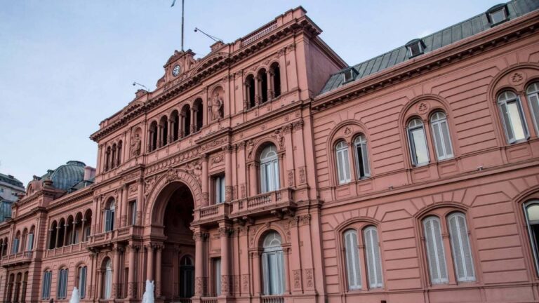 La imagen del gobierno mejora, pero las críticas aumentan