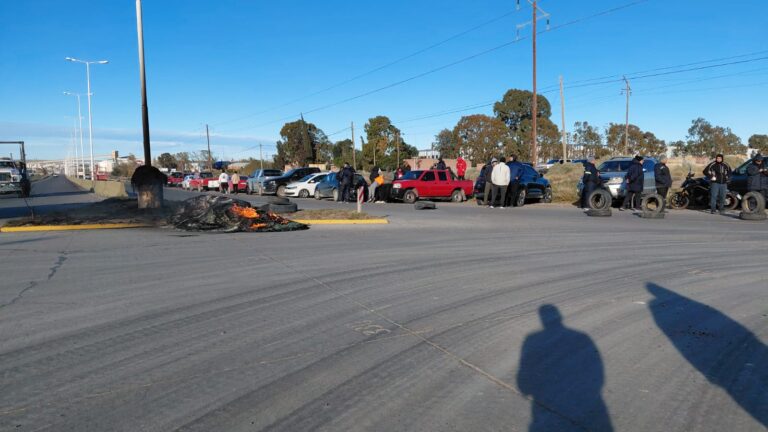 El SOMU mantiene la protesta en la Ruta 1 y confía en destrabar el conflicto este martes