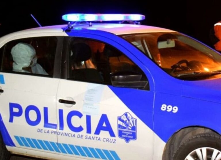 Estaba armado, se atrincheró en su casa y secuestró a su novia menor de edad en Santa Cruz