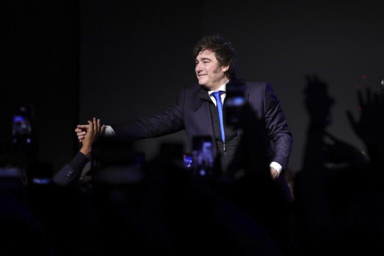 Milei viaja a Las Vegas para ver a Fátima y buscará una bilateral con Trump