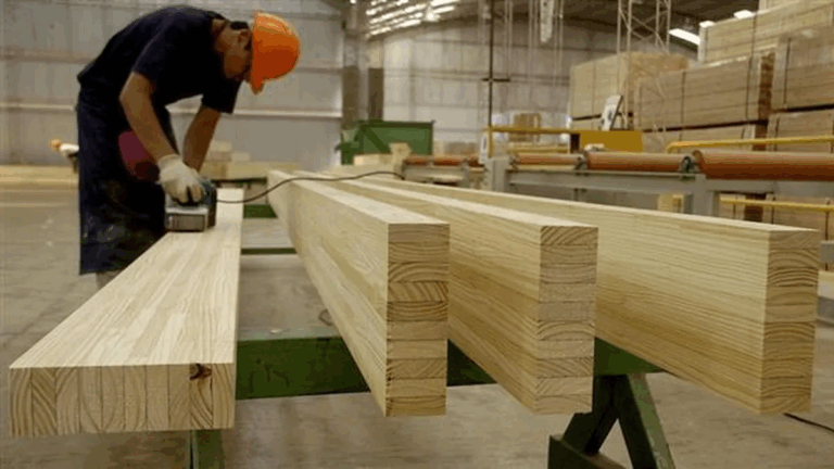 Ante el estancamiento salarial y la suba de tasas, las consultoras ya recortan sus proyecciones de crecimiento para 2025