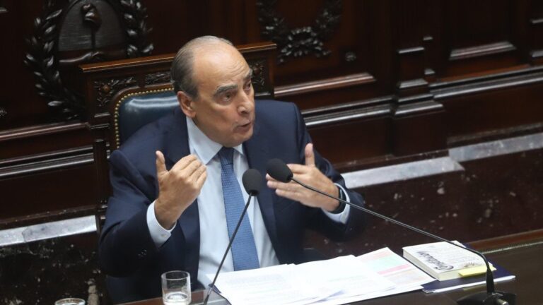 En medio del escándalo que involucra a Karina Milei, Guillermo Francos presenta su informe en Diputados