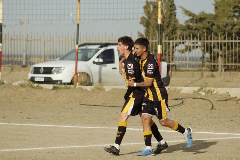 Rada Tilly le ganó a Stella Maris y quedó cerca del ascenso: Ferro goleó y Caleta Córdova no se baja