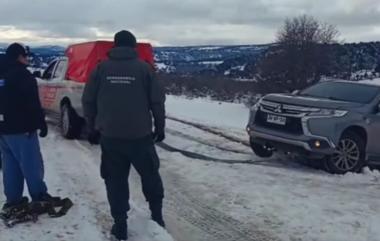 Rescate en una ruta patagónica: turistas chilenos quedaron varados por la nieve