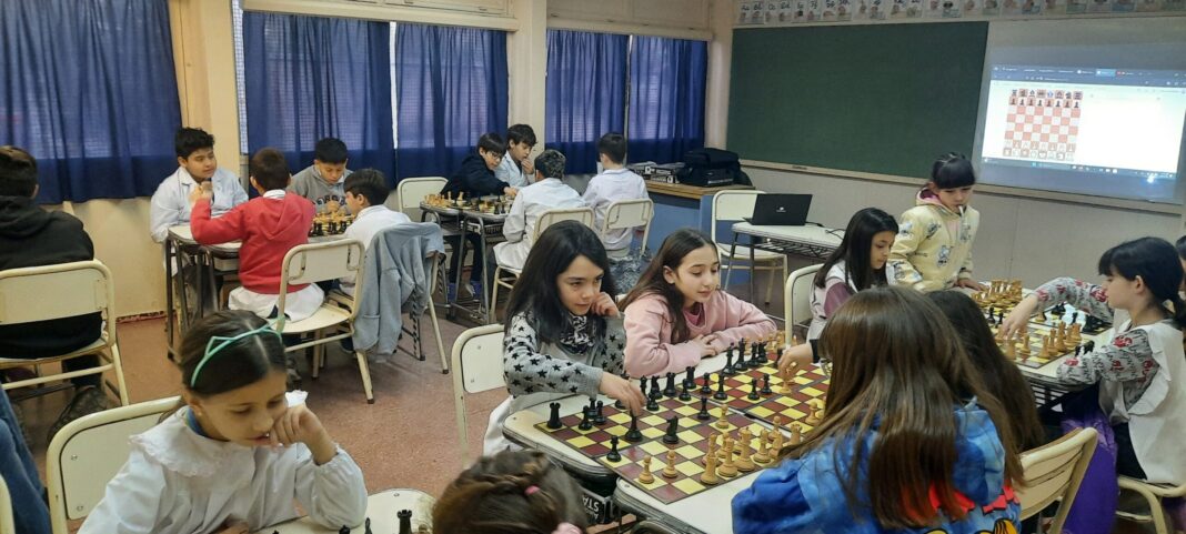 1972986-mas-de-700-estudiantes-en-el-programa-provincial-de-ajedrez