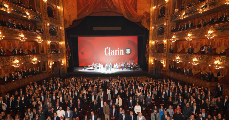 Clarín celebró sus 80 años de vida con una gala inolvidable en el Teatro Colón