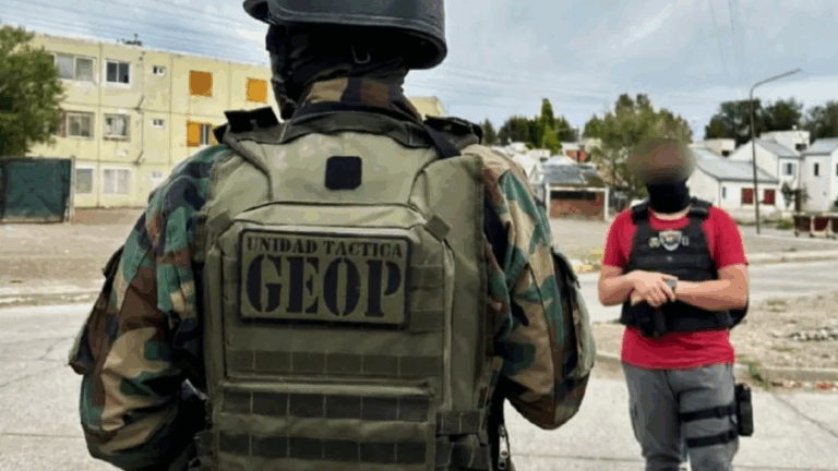 Acusan al jefe del GEOP y la Policía Federal le allanó la casa