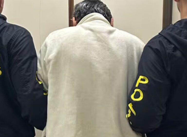 Estaba tomando una cerveza en la vereda, un hombre apareció de sorpresa y lo mató de un tiro en el ojo