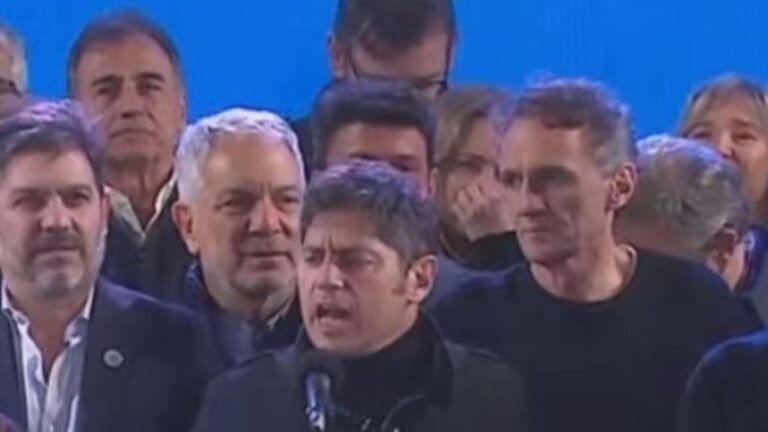 Axel Kicillof celebró «la victoria aplastante» en la Provincia: «Le vinimos a poner freno a Javier Milei»