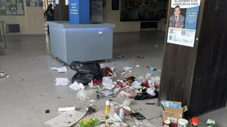 Estudiante será sancionado por arrojarles basura a trabajadores