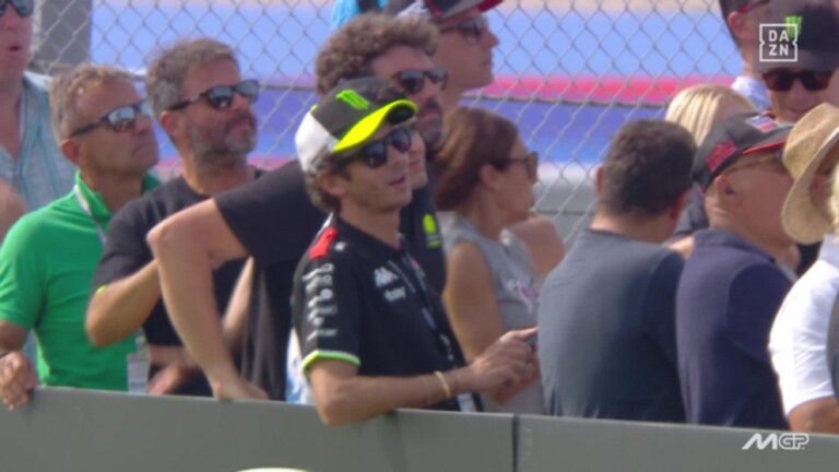 La reacción de Valentino Rossi a la caída de Marc Márquez en el GP de San Marino