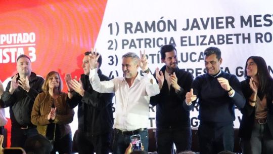 2107172-mestre-desafia-a-llaryora-en-su-pago-chico-campana-en-san-francisco-y-blindaje-a-intendentes-ucr