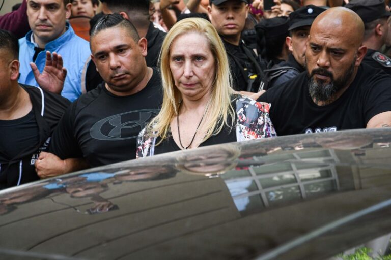 Preocupación en el gobierno porque temen que un escándalo con mercadería incautada en la Aduana golpeé a Karina