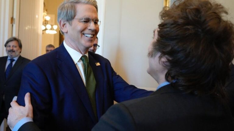 «EEUU está dispuesto a hacer lo que sea necesario para apoyar a la Argentina», afirmó el secretario del Tesoro