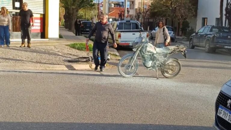 Accidente en la Patagonia: buscaban pañales para su bebé, fueron chocados y el conductor huyó