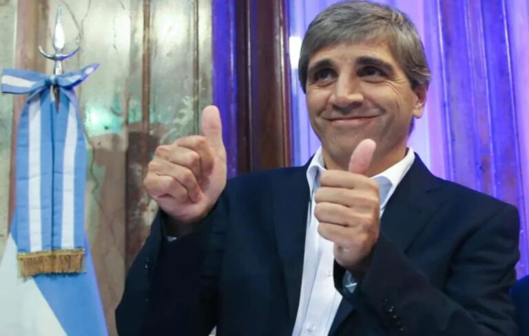 Caputo negó la existencia de un cepo cambiario y confirmó que el Tesoro compró US$1345 millones