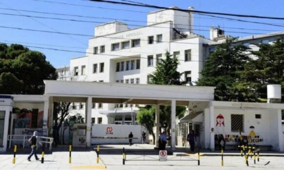 2194227-comodoro-rivadavia-ingreso-al-hospital-con-una-herida-de-bala-en-el-torax