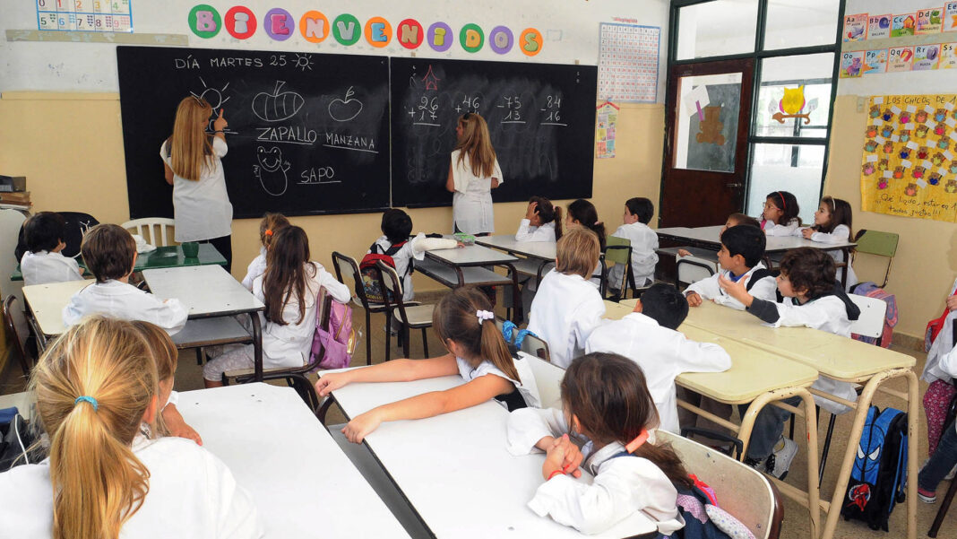 2197088-cada-vez-hay-mas-maestros-pero-para-menos-alumnos