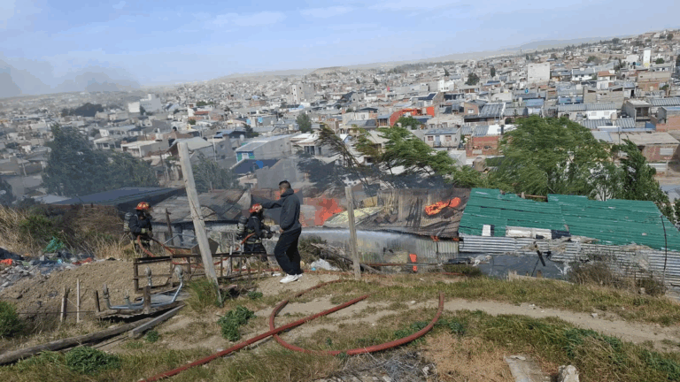 Incendio en una vivienda de San Cayetano provocó daños materiales