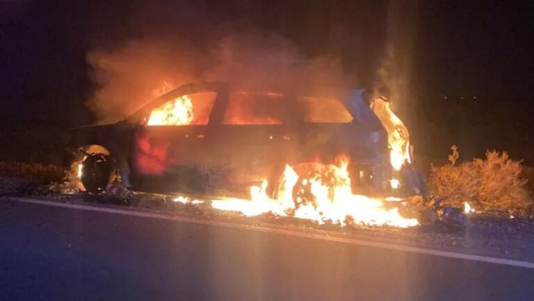 Ruta 51: dos personas se salvaron de milagro tras incendiarse su camioneta