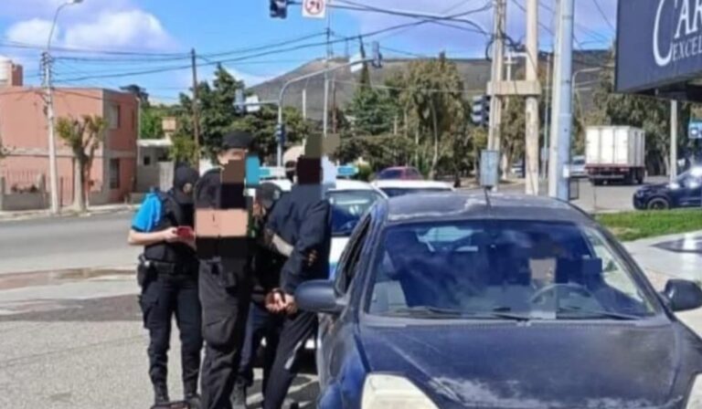 Detuvieron a un hombre que escapaba con herramientas robadas a una empresa en km3