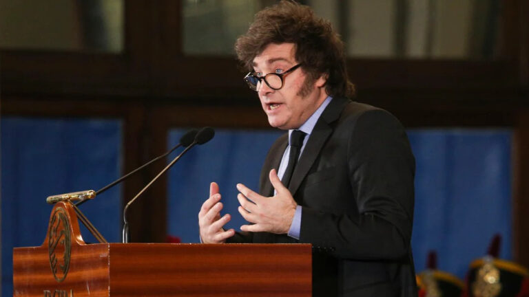 Javier Milei desmintió que se vaya a dar de baja al monotributo