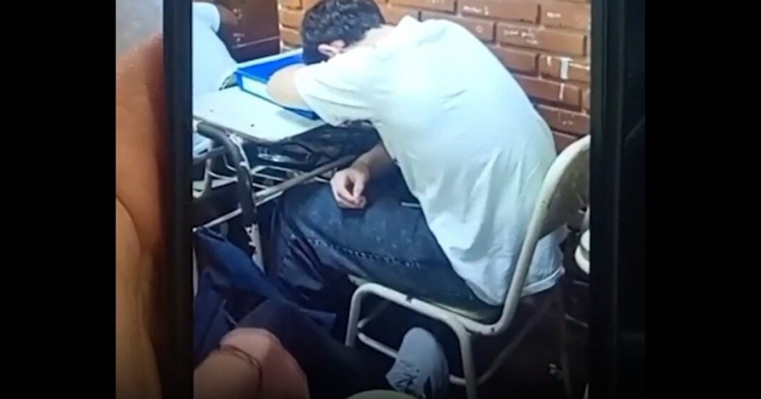 Imagen referencial de la fachada de una escuela secundaria