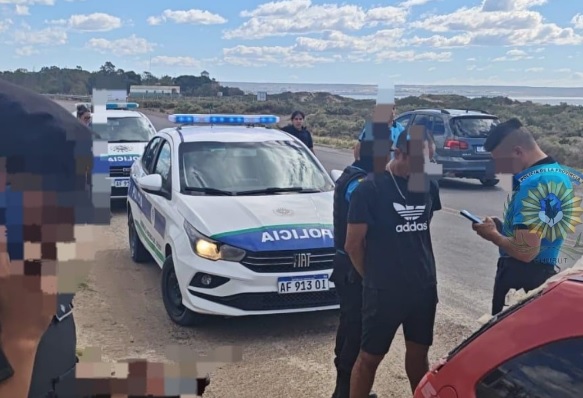Operativo policial en calles de Puerto Madryn, Chubut