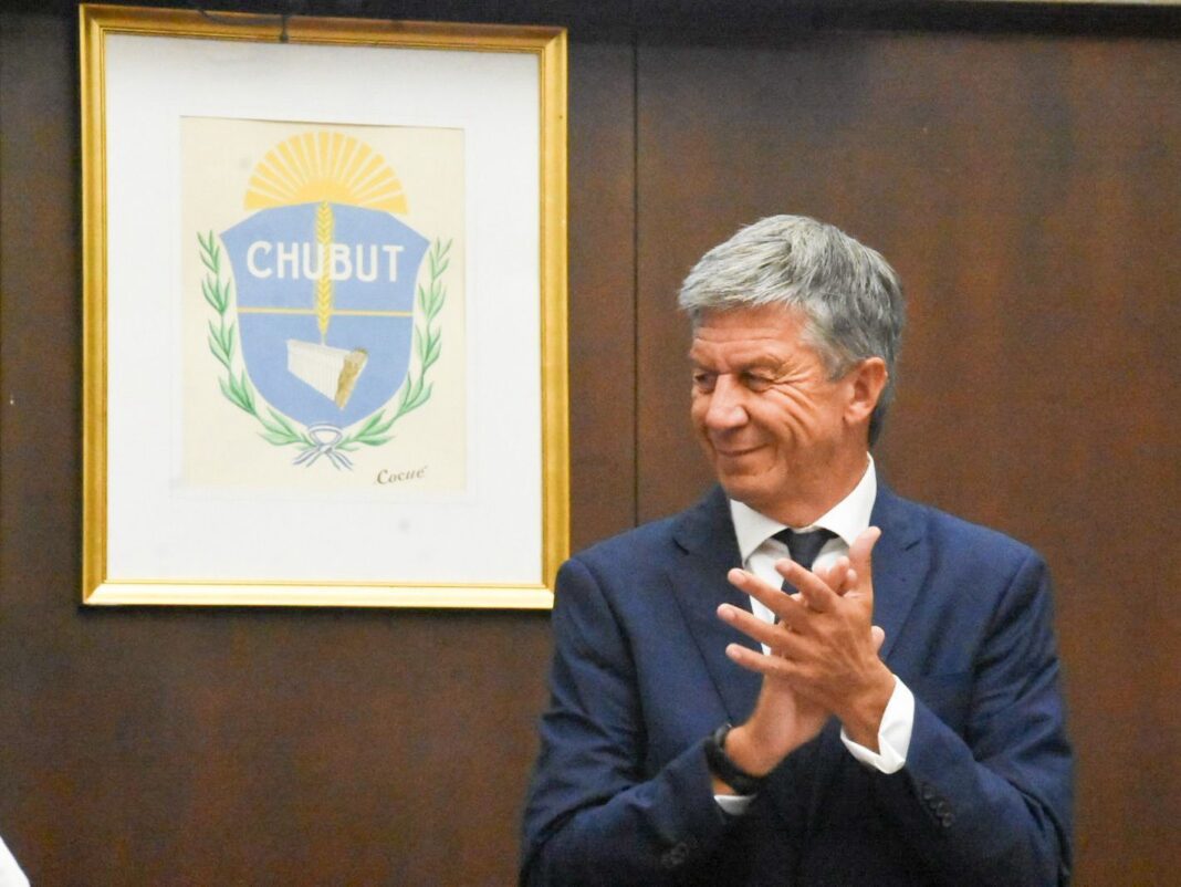 El vicegobernador de Chubut, Gustavo Menna, durante una declaración.